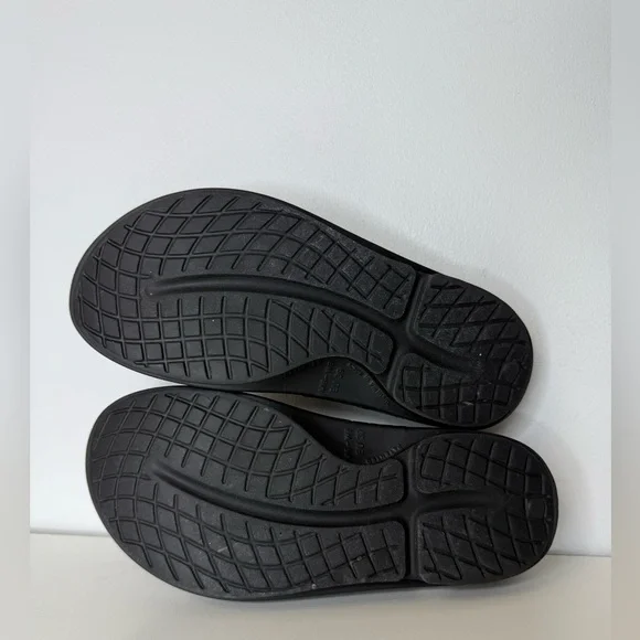 Oofos Ooahh Black Luxe Recovery Slides Sandals Women Size 8 Men Size 6 Athletic - Picture 8 of 10